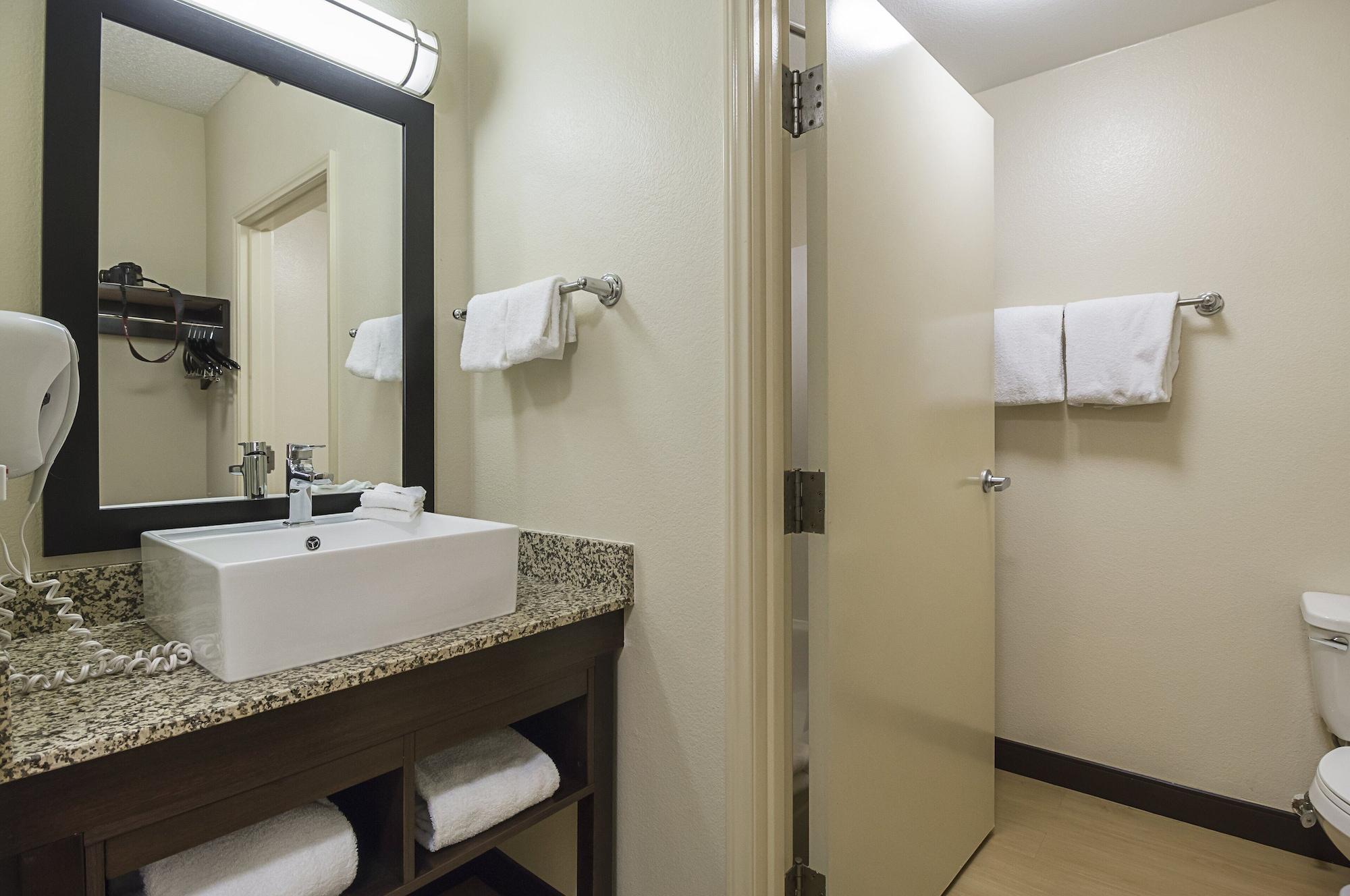 Red Roof Inn Plus + Phoenix West 외부 사진